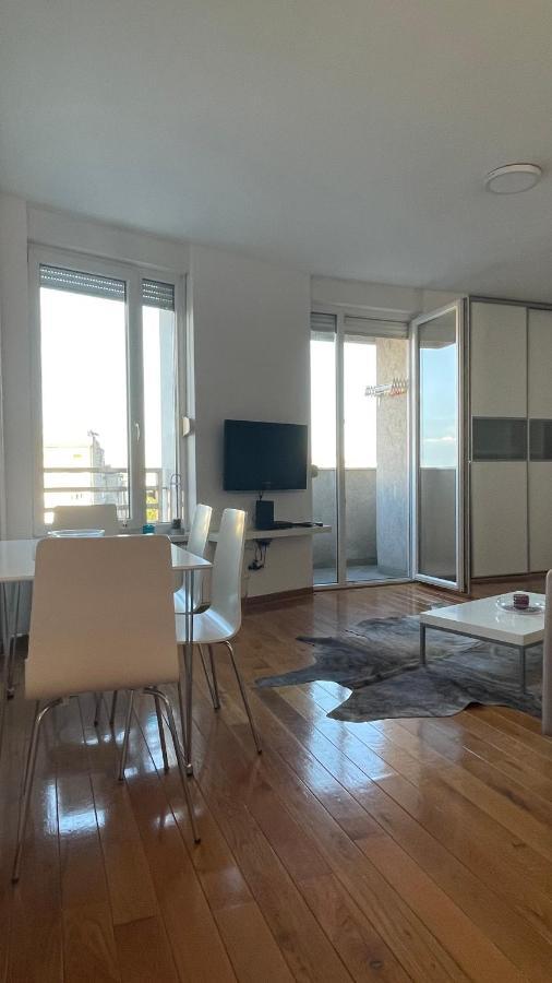 Luka 1718 Apartments Белград Екстериор снимка